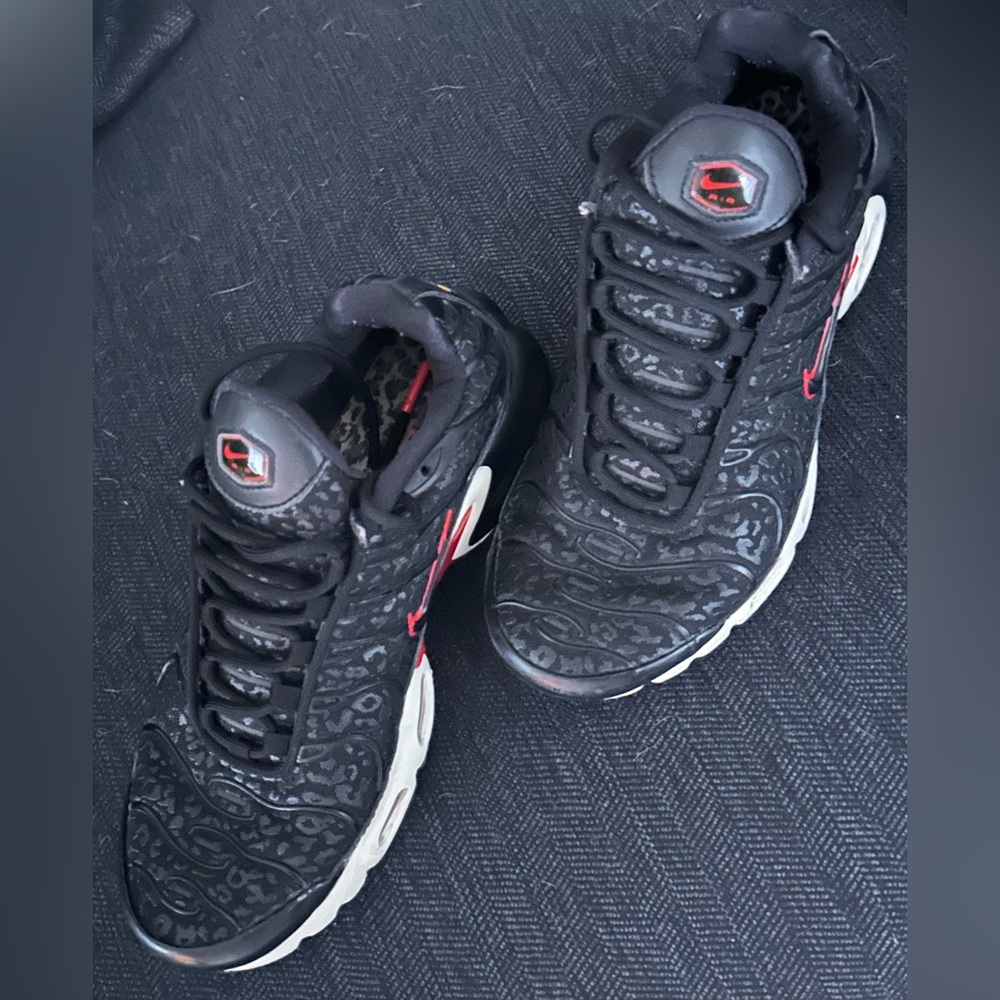 Nike Black and Red Patterned cheetah Sneakers